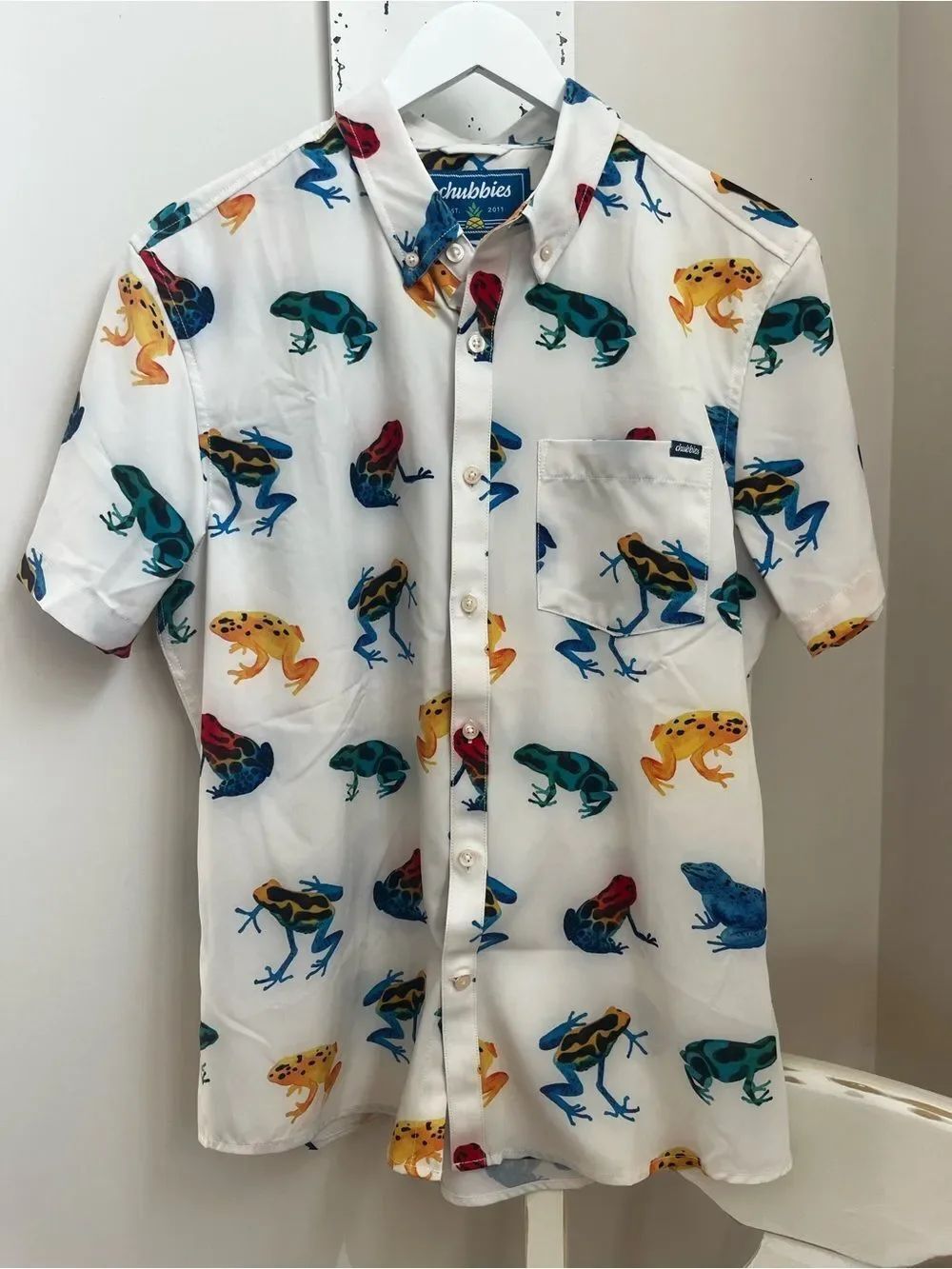 chubbies White Short-Sleeve Button-Up Shirt with Multi-Color Frog Print
